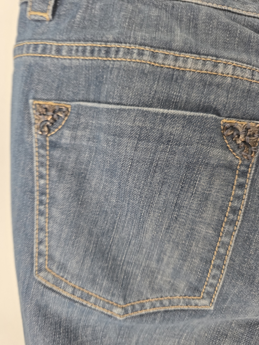 Elie Tahari Straight Leg Jeans Medium Wash Classic Denim (No Size Tag – Size 8 - Picture 7 of 12